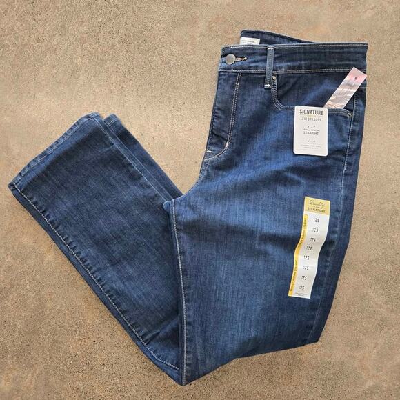 ✨ Levi Strauss & Co. Jeans ✨
Size 12 Short – Totally Shaping Straight - Picture 1 of 5